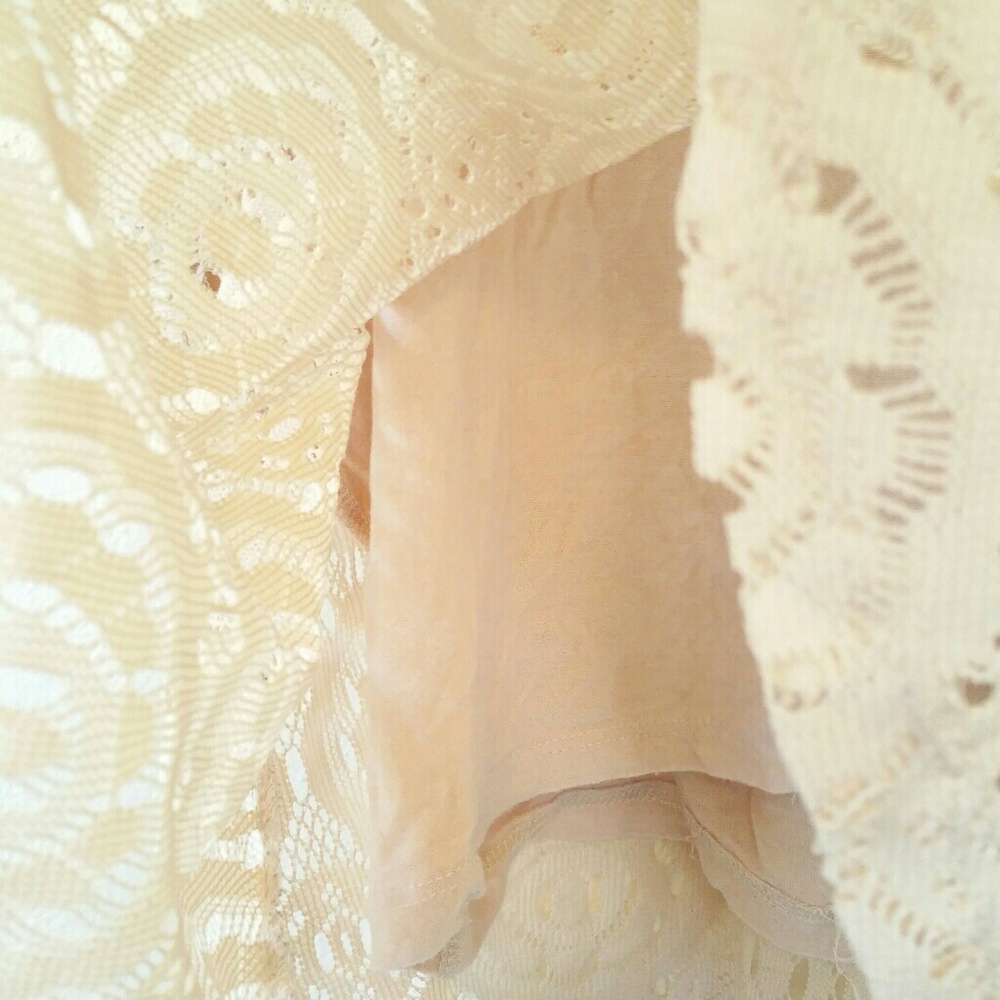 H.I.P Flowy Lace Top - Picture 5 of 6